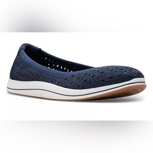 Clarks
Women's Cloudsteppers Breeze Roam Perforated Flats Navy 8M NIB